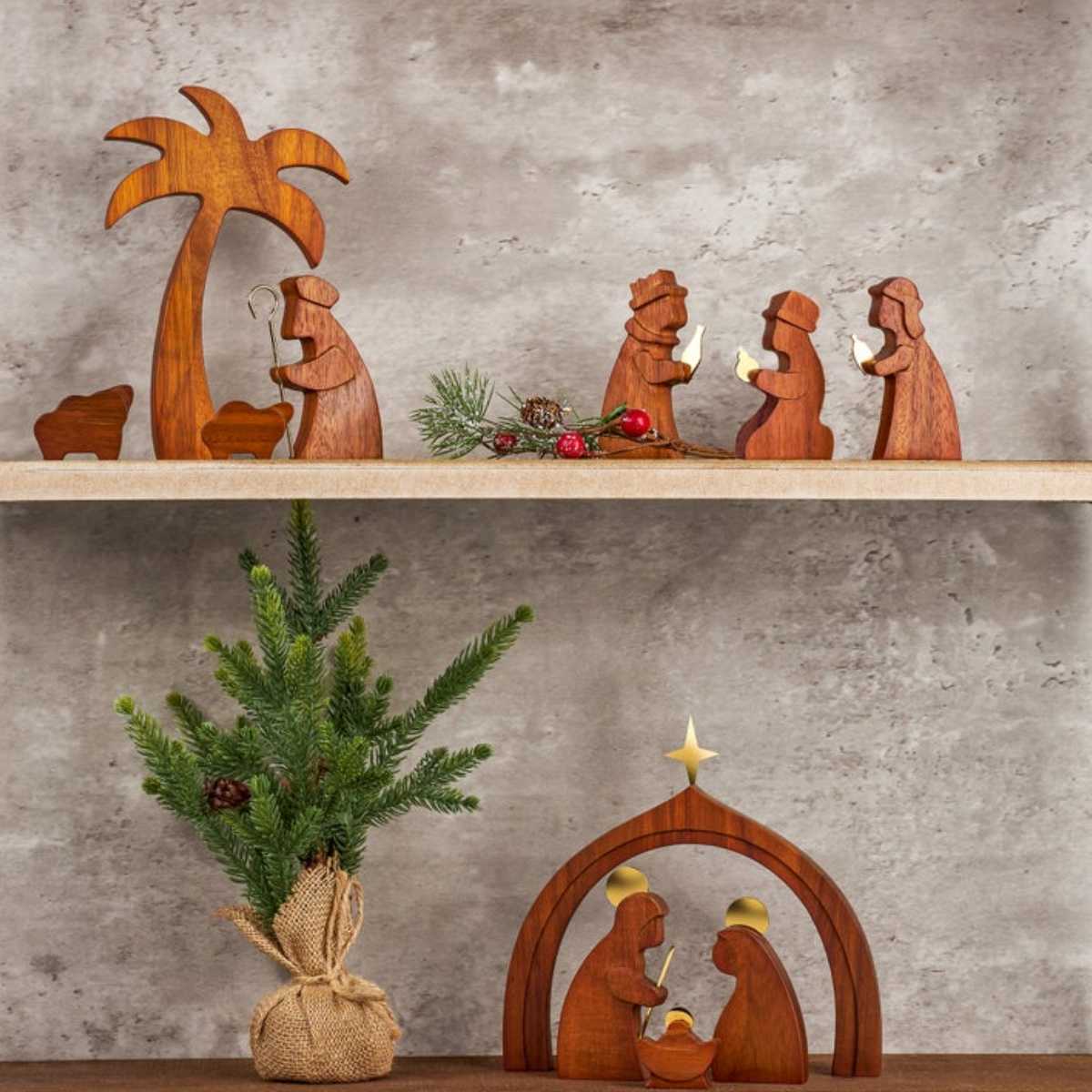 Wood Holy Family image number null