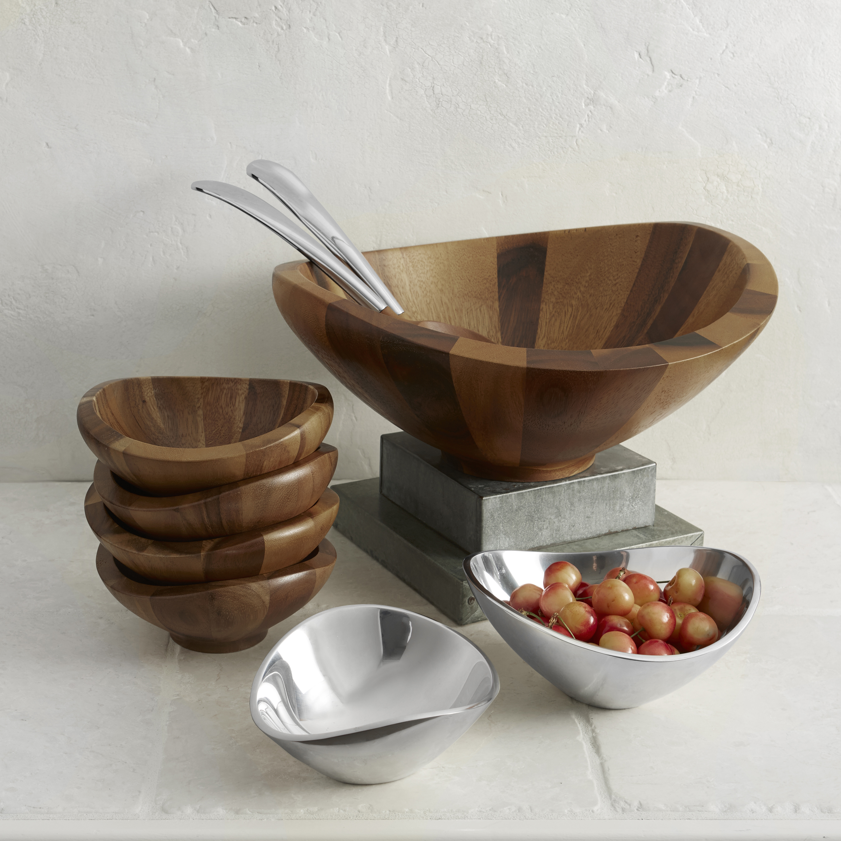 Huge Salad Bowls: Style And Function Combined